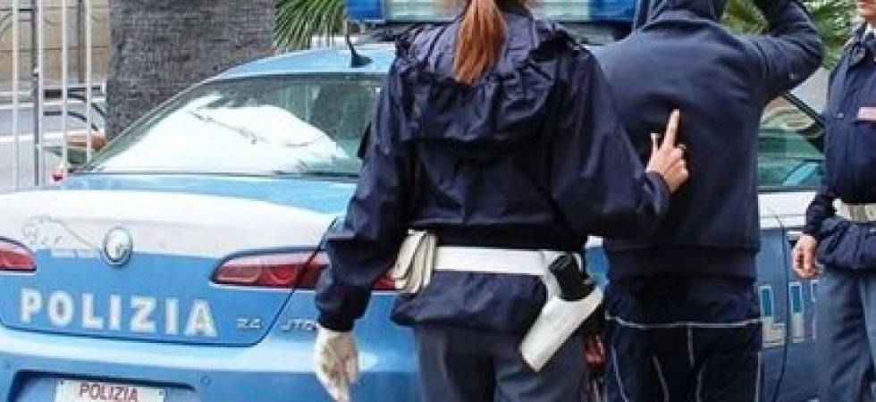 Foto d'archivio Occupa abusivamente un appartamento Ipes e quando vede gli agenti li aggredisce con testate