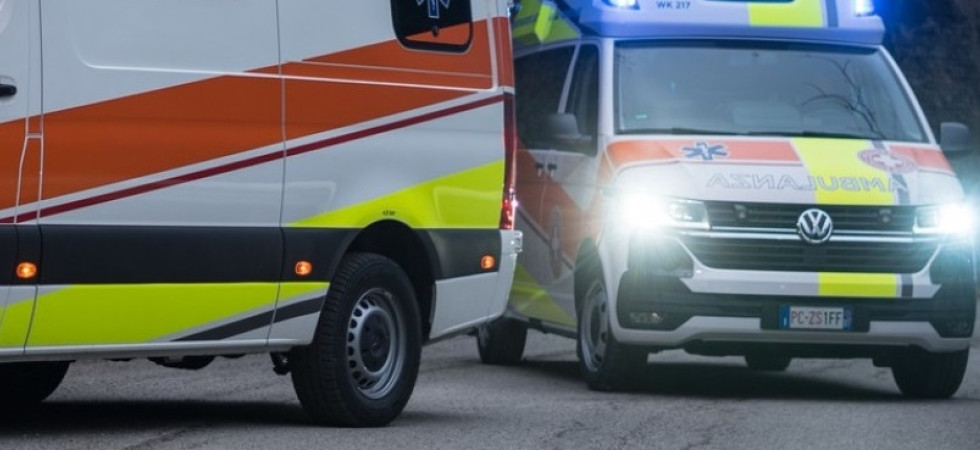 Drammatico incidente nella notte, un ragazzo di 17 anni trovato senza vita sull'asfalto