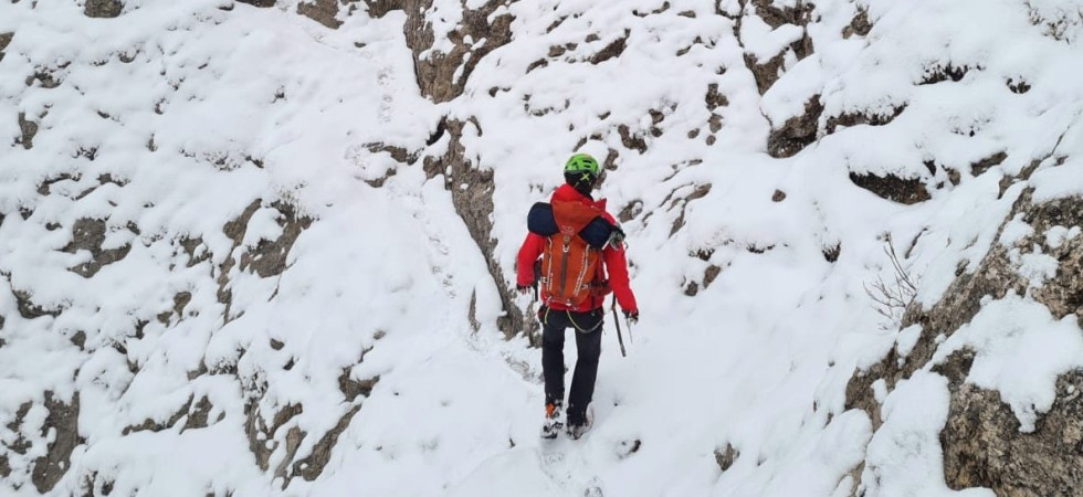 Foto d'archivio: Soccorso Alpino e Speleologico Lombardia - CNSAS Tre turisti bloccati a 2mila metri di quota per le forti raffiche di vento e la neve: una persona in ospedale