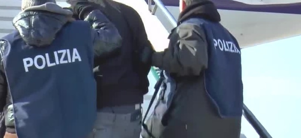 Furti, spaccio, aggressioni e atti persecutori contro l'ex compagna