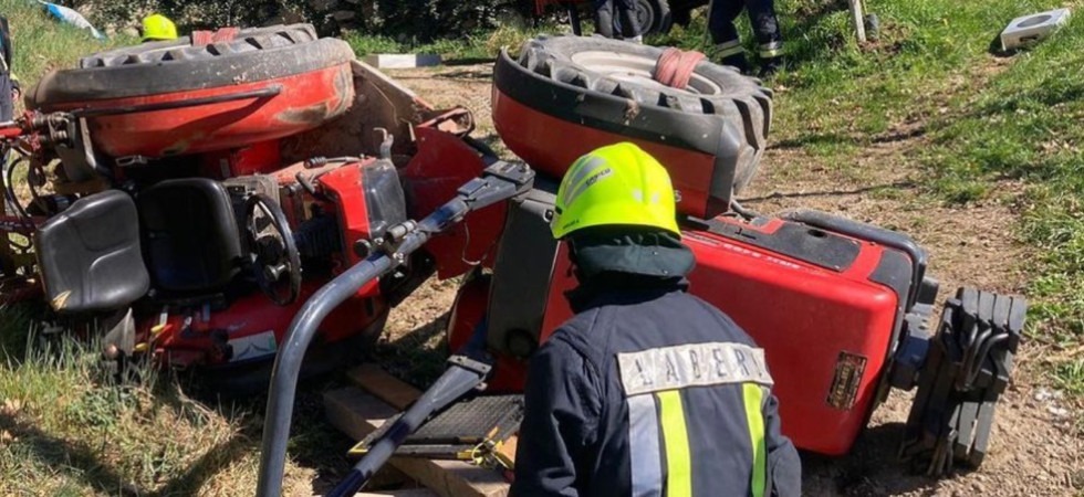 Perde il controllo del trattore e il mezzo si ribalta: paura nelle campagne di Merano