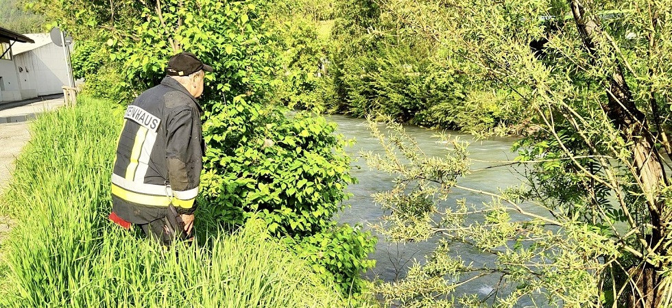 Stava rientrando a casa con un amico quando è scivolato nel torrente