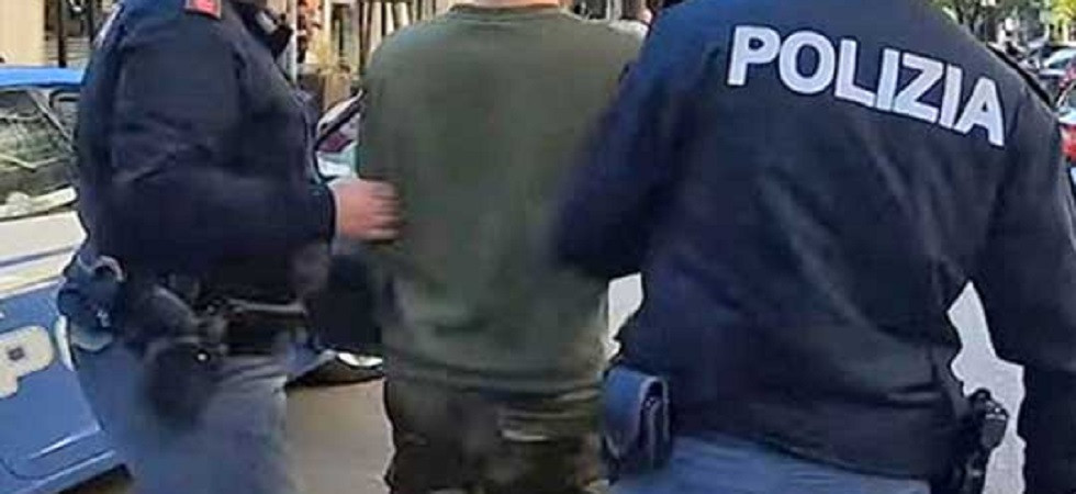 'Situazioni sospette' in un'abitazione e i vicini di casa chiamano la polizia