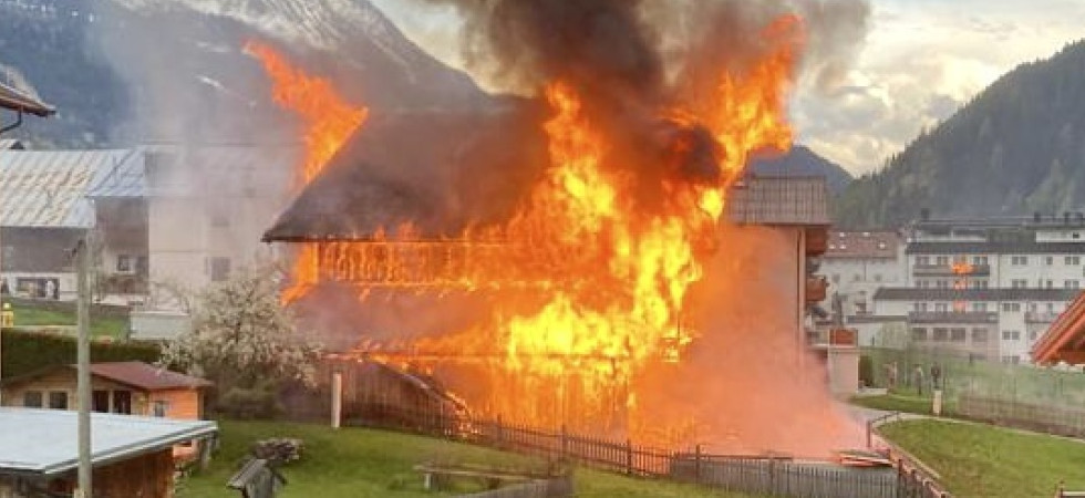 Vasto incendio distrugge una fattoria, morti 30 animali tra le fiamme
