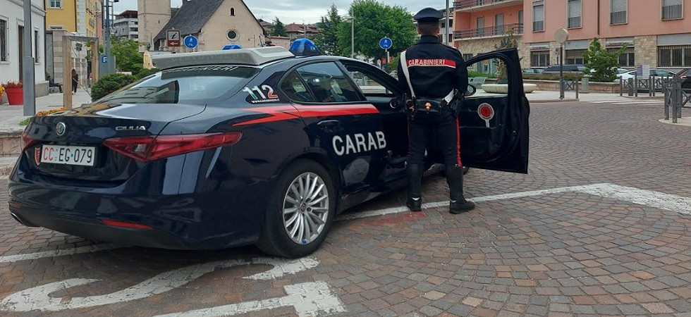 Rubava negli orari dell'aperitivo serale ed era diventato l'incubo dei bar