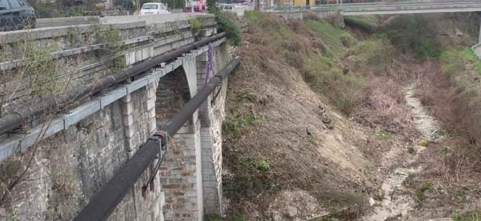 Il ponte Veneggia si è abbassato e rischia di crollare?