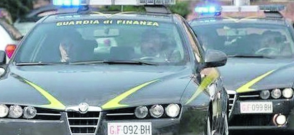 Cocaina destinata ai giovani, tre 20enni arrestati: trovati con 160 dosi di droga e 5 mila euro