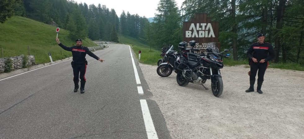 Eccessiva velocità e sorpassi azzardati in curva, situazione preoccupate sui passi montani