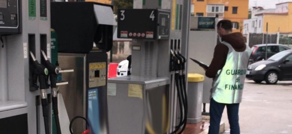 Distributori di benzina nei guai, 4 impianti sanzionati dalla Guardia di Finanza