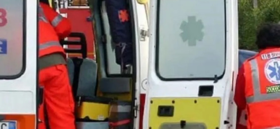 Dramma in un albergo, operaio di 44 anni trovato senza vita in una stanza: a dare l'allarme i colleghi