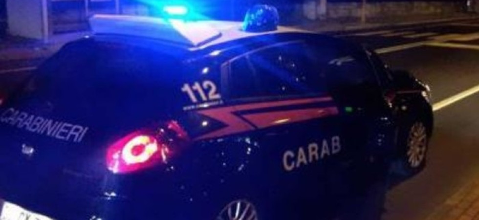 Minaccia la madre e il fratello rompendo i mobili di casa, paura nella notte in Alta Valsugana