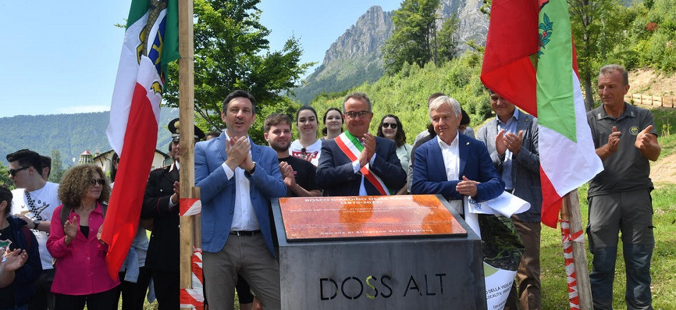 Foto Ufficio Stampa Provincia di Trento Inaugurato il Bosco delle Radici dedicato ai trentini nel mondo: darà nuova vita ad una zona devastata da Vaia