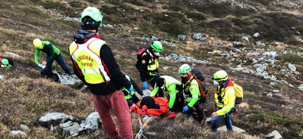 Foto d'archivio Nonostante le condizioni meteo decidono di avventurarsi in montagna