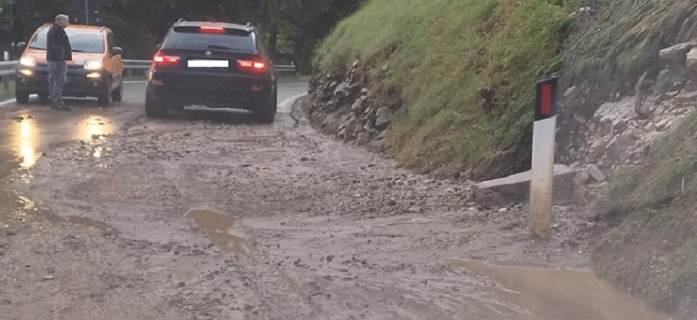 Dagli schianti di alberi in Val di Centa allo smottamento sulla strada per Molveno