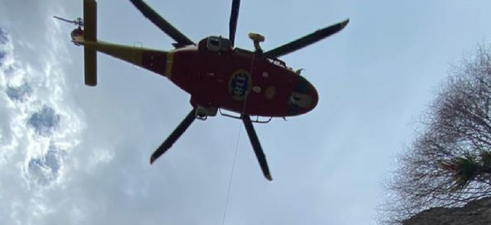 Perde l'appiglio e precipita per 6 metri sbattendo violentemente contro la roccia, 50enne elitrasportato in ospedale