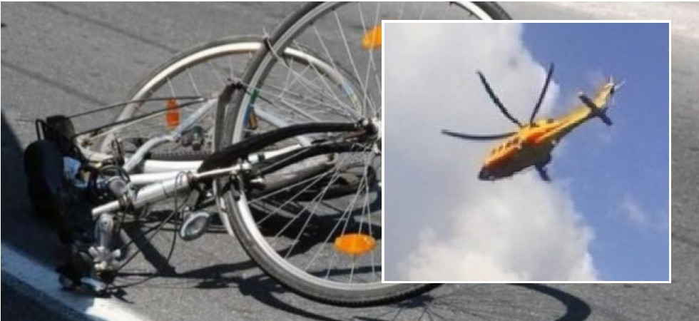 Perde il controllo della bici e si schianta sbattendo violentemente a terra