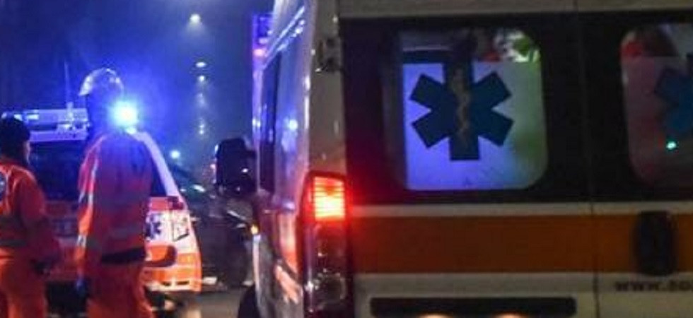 Paura nella notte a Gardolo, perde il controllo dell'auto e si schianta contro il guard-rail