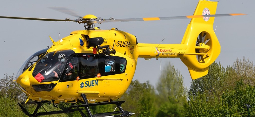 Incidente sul lavoro, sale sul tetto per verificare i danni da maltempo ma precipita per 10 metri