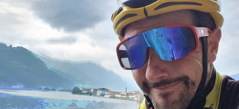 Terribile scontro auto-bici sotto gli occhi degli amici: morto il 37enne Damiano Bianchi
