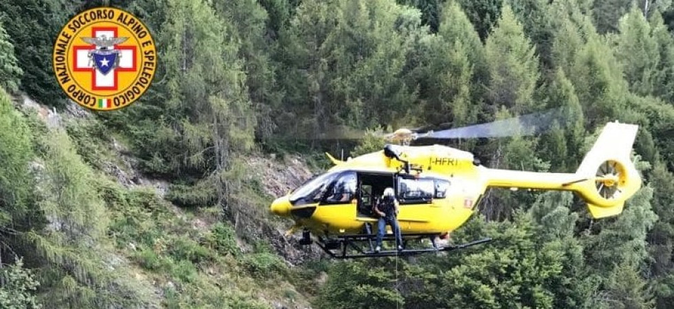 Va a raccogliere funghi e muore precipitando per un centinaio di metri in un canale: vittima un uomo di 77 anni