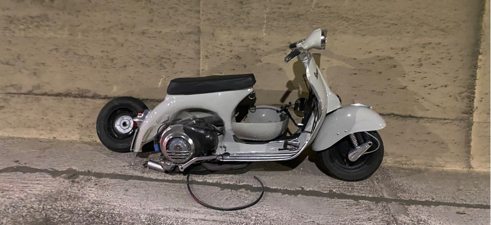 Perde il controllo della Vespa e si schianta in galleria, un 43enne trasportato in elicottero all'ospedale