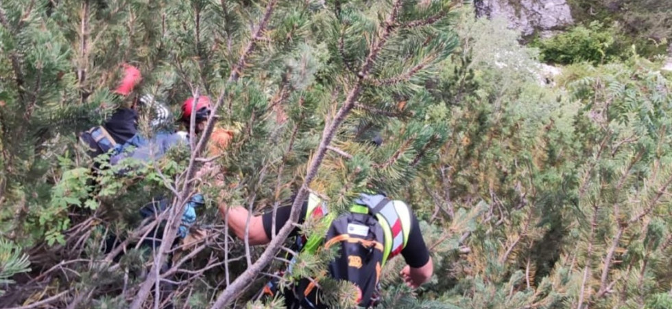 Segue un'App del cellulare ma si perde e rimane bloccato fra i mughi: 25enne portato in salvo dal Soccorso alpino