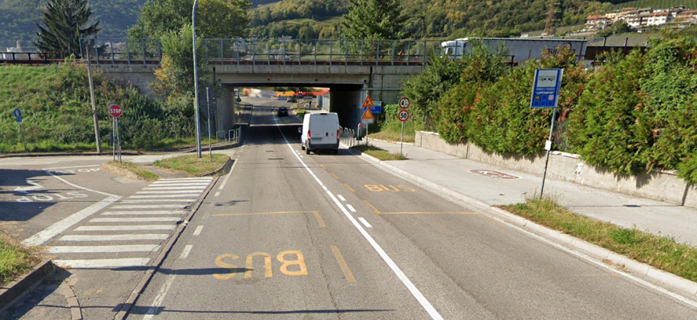 Ravina, senso unico alternato tra il ponte sull'Adige e il sottopassaggio dell'A22