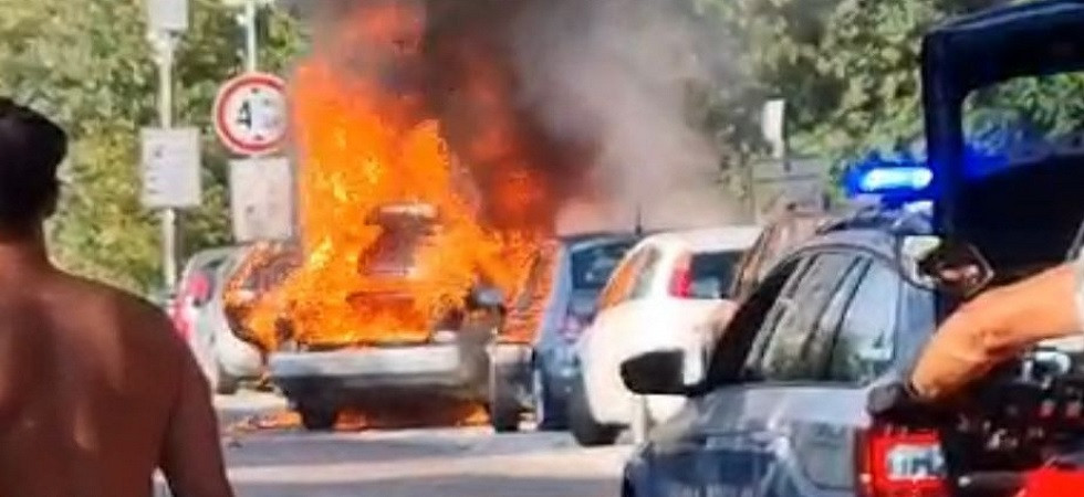 Traffico in tilt in Gardesana, alcune auto sono state avvolte dalle fiamme