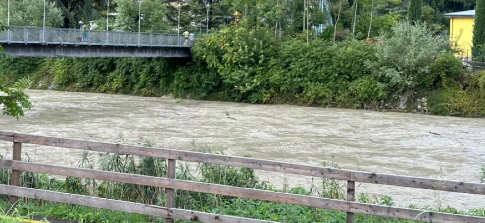 "Tenersi a distanza dagli argini e prestare massima attenzione"