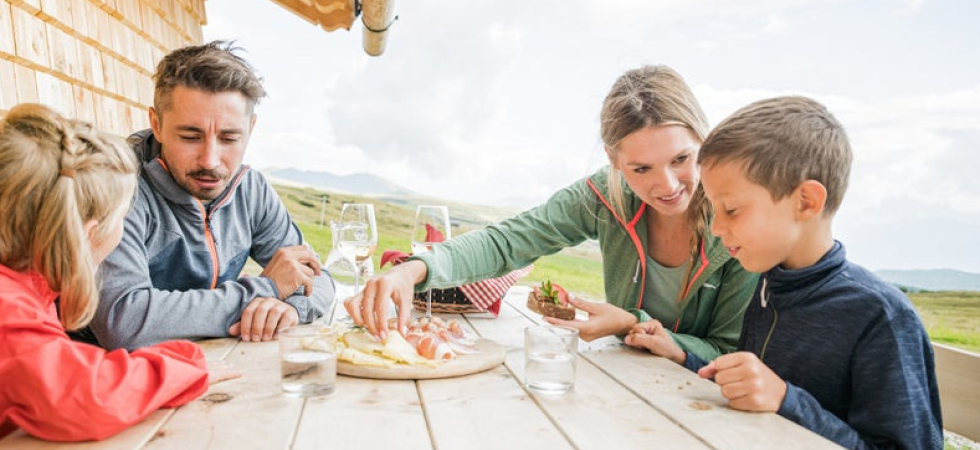 In malga con l'EuregioFamilyPass: ecco la promozione il dolce in forno'' e quali sono le 21 strutture che aderiscono
