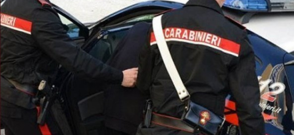 Foto d'archivio Entra nella canonica del Duomo durante la messa e ruba centinaia di euro: arrestata una 30enne