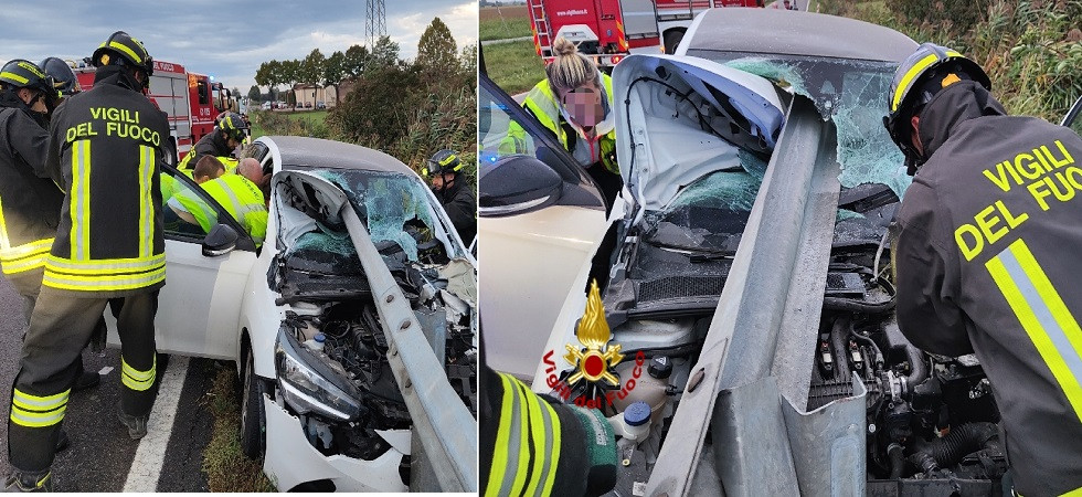 Tremendo incidente, l'auto rimane infilzata nel guard-rail che sfonda il parabrezza ed esce dal vano posteriore