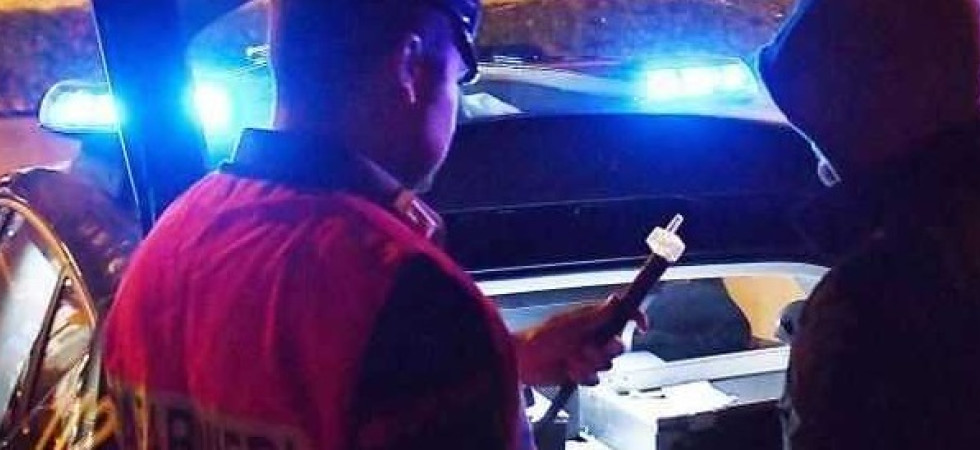 Si mette alla guida ubriaco e si schianta contro un furgone: rilevato un tasso di alcol oltre 4 volte il limite di legge