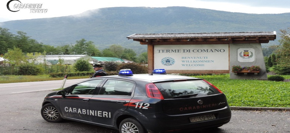 Buca le ruote delle auto e avvelena i funghi dei vicini, stalker denunciato e per lui scatta il divieto di dimora nel paese