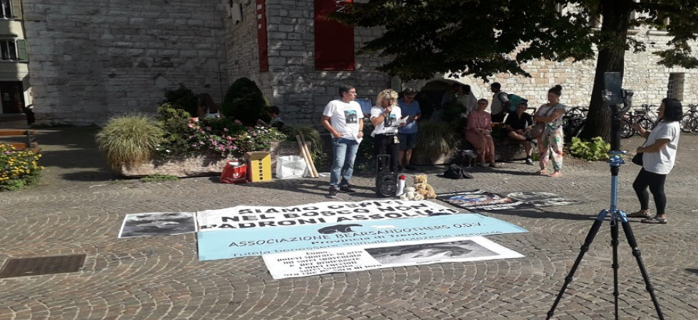 Orsi, sit in a Trento in concomitanza con la manifestazione nazionale, Serve fermare spirale di odio e violenza