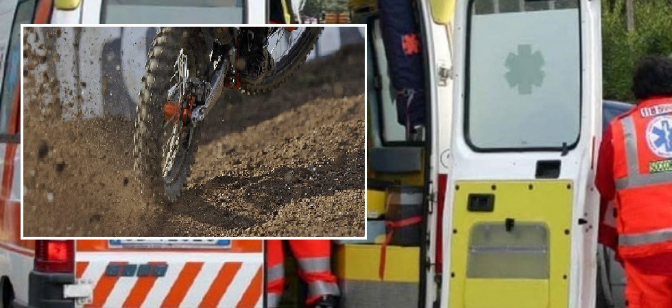 Perde il controllo della moto e finisce violentemente a terra