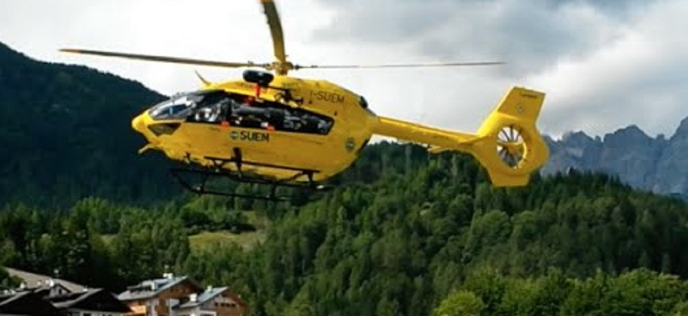 Allarme durante un'escursione, 62enne si sente male e si accascia davanti ai famigliari: elitrasportato all'ospedale