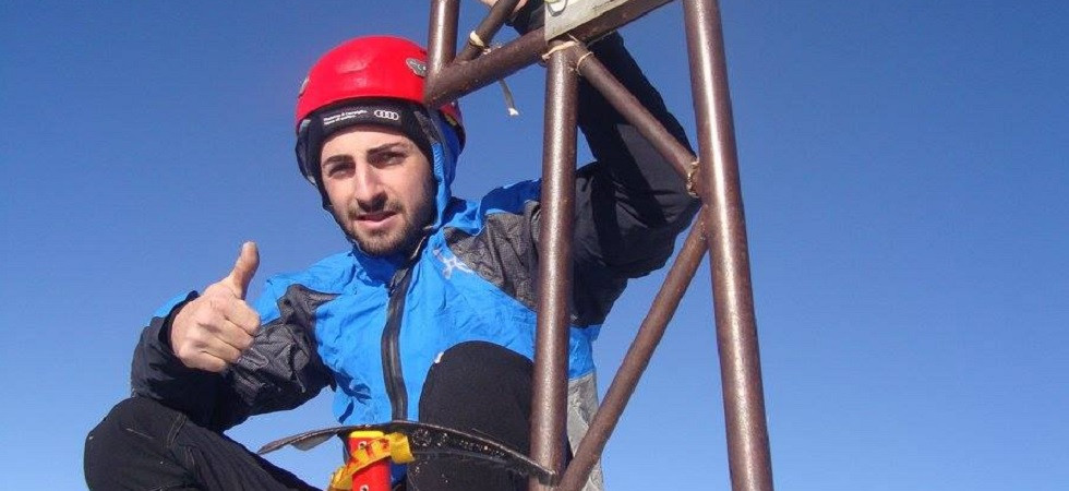 Tragedia in montagna, cade in un dirupo davanti agli occhi dell'amico