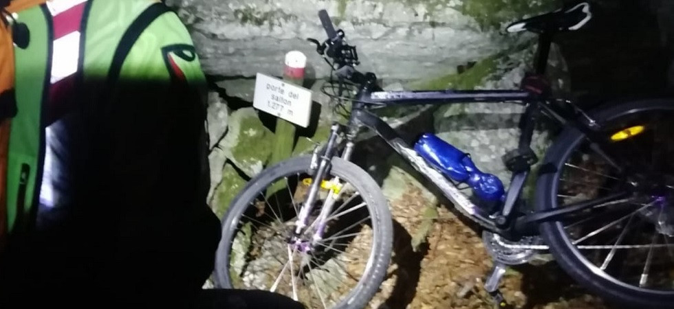 Cerca online un sentiero per bici ma sbaglia itinerario, 26enne bloccato al buio chiede aiuto al soccorso alpino