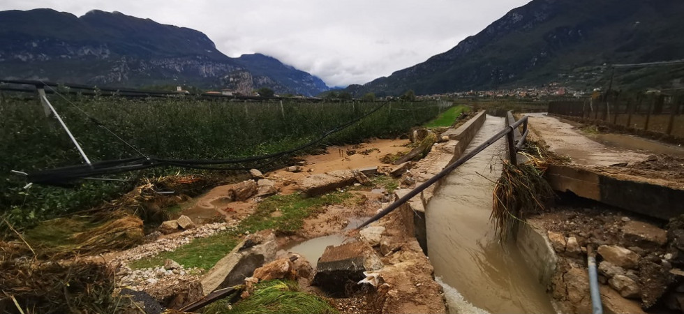 Maltempo, la pioggia dà tregua ma ancora interventi in serie dei vigili del fuoco (VIDEO e FOTO) tra cantine e strade