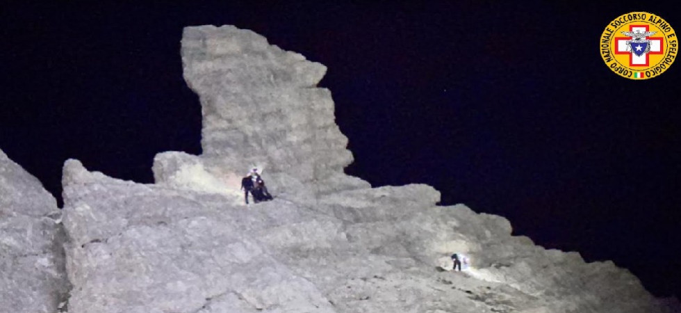 Giovani alpinisti perdono la via sulla ferrata di Punta Anna, salvati dal soccorso alpino nella notte