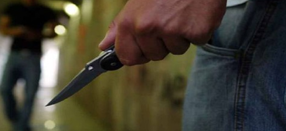 Lui l'aveva rapinata puntandole un coltello alla gola in pieno centro