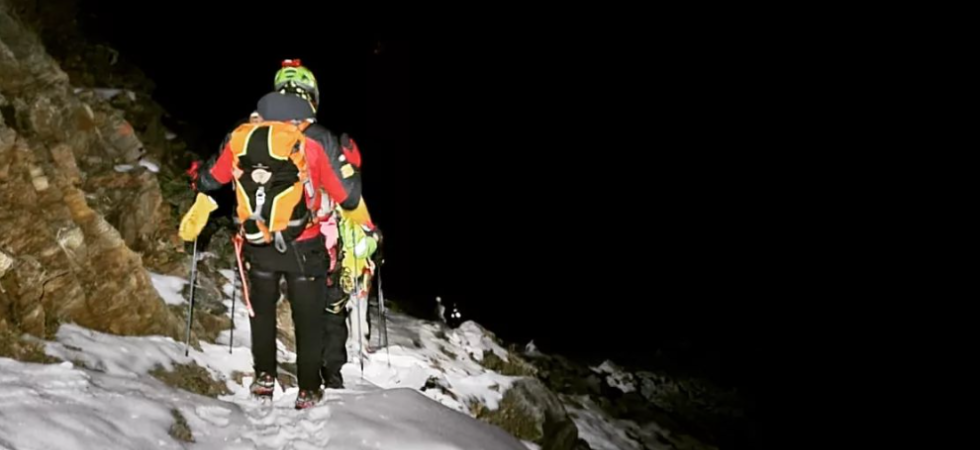 Bloccati a 3.000 metri al buio tra la neve e la nebbia: lungo intervento di recupero per due alpinisti