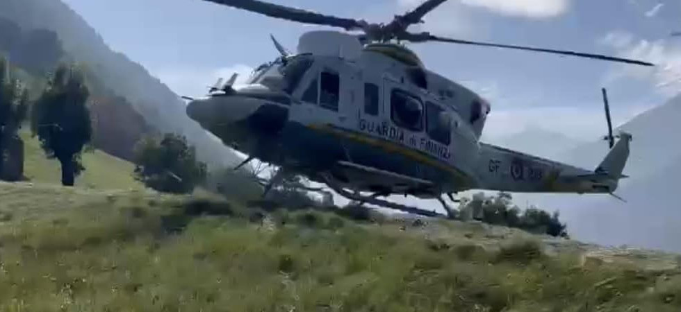 A 1.200 metri di quota per cercare funghi ma perde l'orientamento e rimane bloccato su un salto di roccia