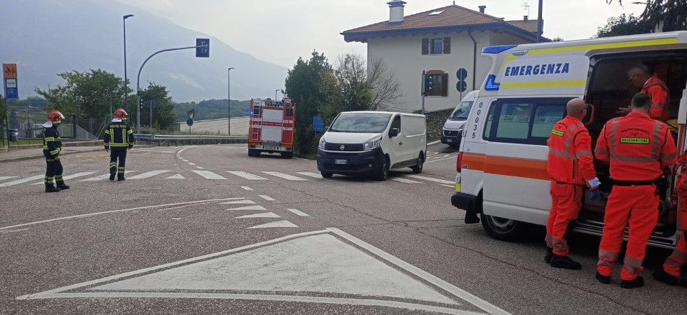 Si schianta con la mountain bike contro un furgone: ciclista 53enne trasportato d'urgenza al Santa Chiara