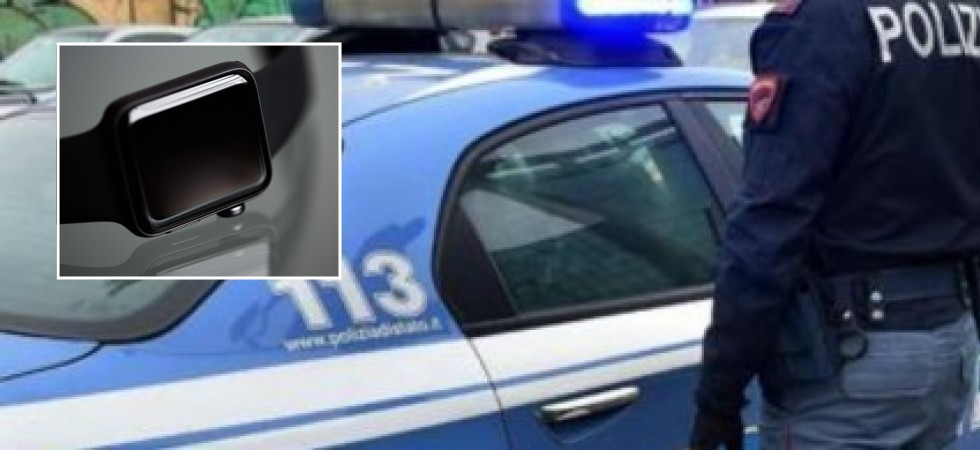 Tenta di vendere uno smartwatch contraffatto ad un agente in divisa: denunciato