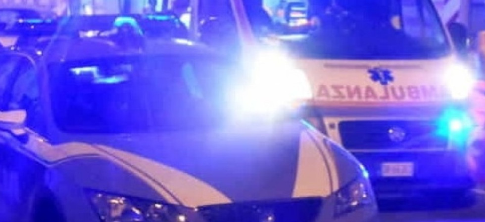 Paura in centro storico a Trento, 29enne aggredisce altri due giovani con una spranga: fermato dalla polizia