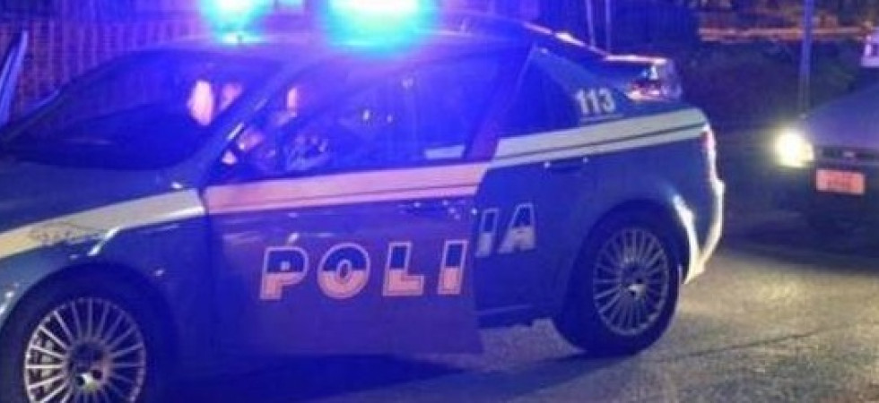 Trento, lancia oggetti addosso le auto in movimento: 27enne fermato dalla polizia e sarà espulso