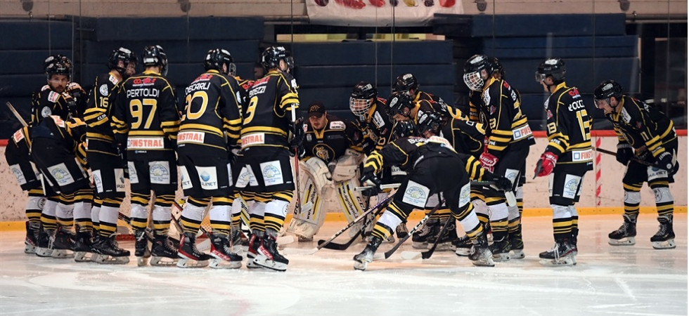Foto Hockey Pinè (Alberto Moser) Troppo forte l'Ares Sport, l'Hockey Pinè perde all'Ice Rink contro la capolista