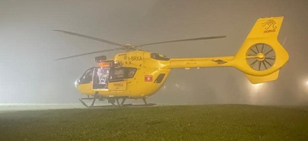 Non rientra dopo un'escursione: tra la nebbia in quota si alza l'elicottero di soccorso con sistemi di visione notturna